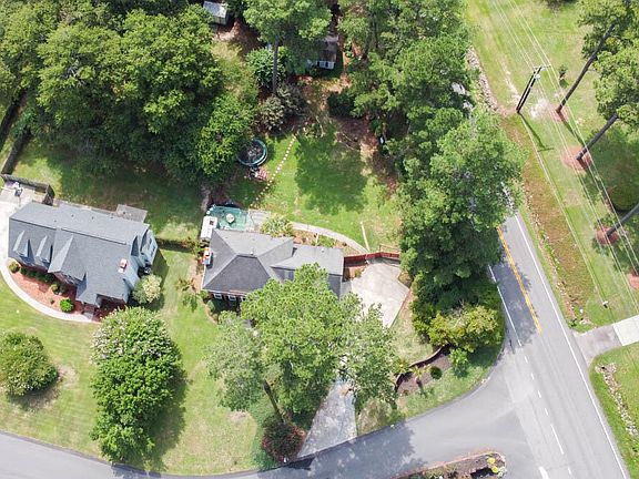 3rd image of 3006 Maplewood Dr