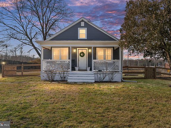 3rd image of 8 Porter Ln