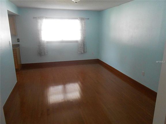 5th image of 4905 Whiteoak Dr W