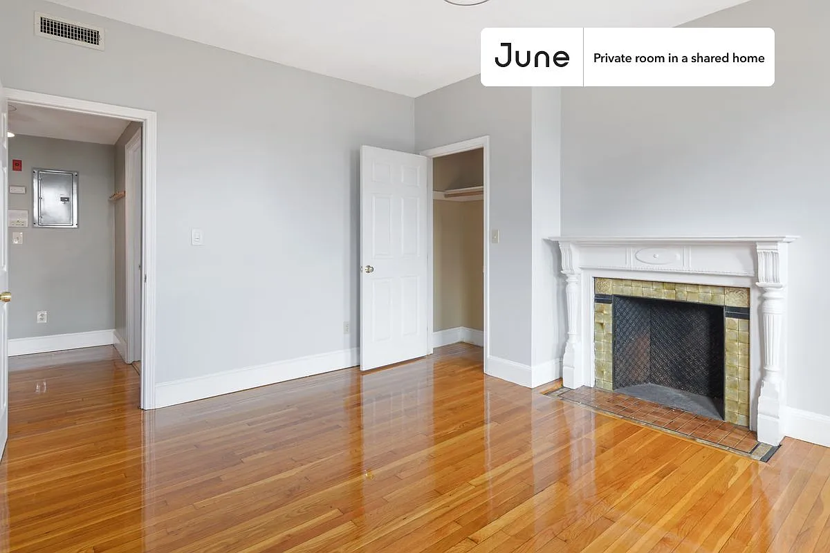 Queen bedroom in 4 bed/2 bath home in Allston #535 C — Photo 3