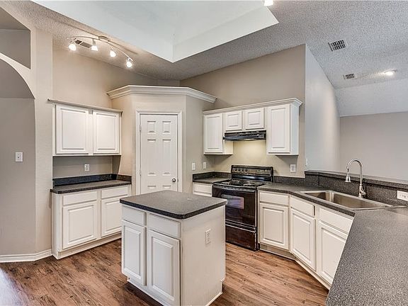 2nd image of 1109 Wendell Way