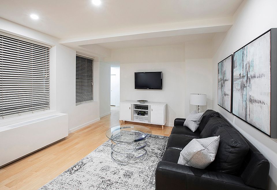 1st image of 150 W 51st St APT 822