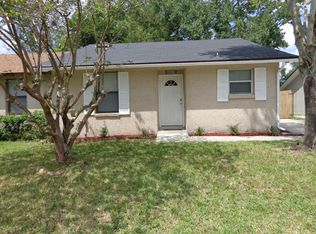 8823 Cavender Dr, Jacksonville, FL 32216