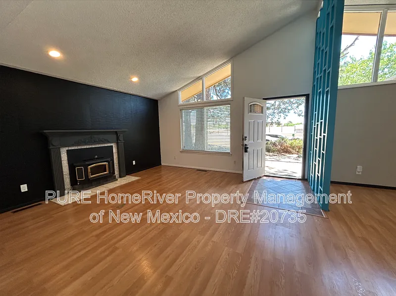 3 bed, 2.0 bath, 1300 sqft, $1,975 — Photo 4