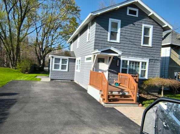 997 Edgemere Dr, Rochester, NY 14612