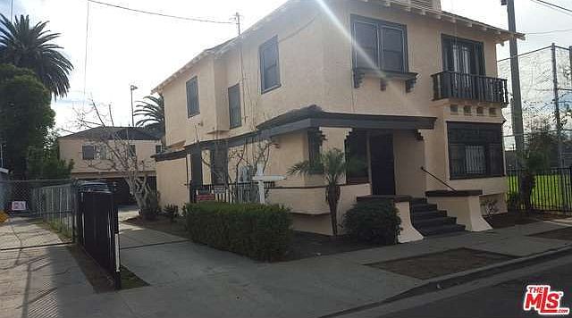 2nd image of 1492 1/2 W 35th Pl