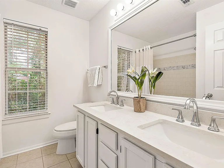 8 Greentwig Pl — Photo 26