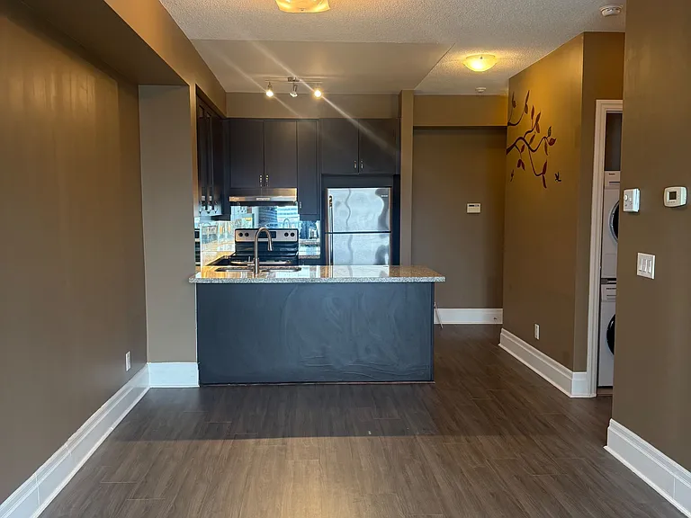 151 Upper Duke Cres #1008 — Photo 6