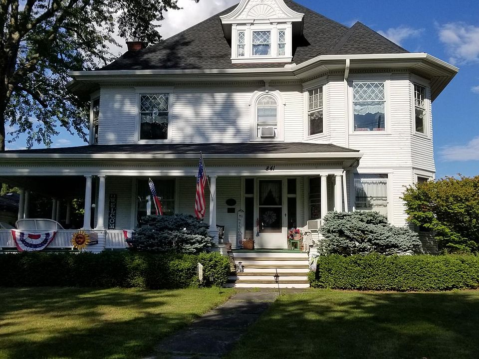 1st image of 841 Center St