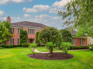 70 W Honeysuckle Rd, Lake Forest, IL 60045