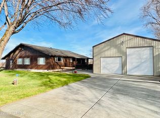 211 North St, Wapato, WA 98951