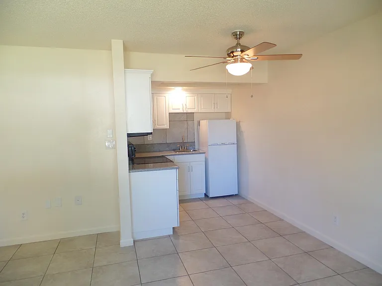 17 NE 5th St #6 — Photo 7