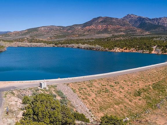 3rd image of Baker Lake Rd