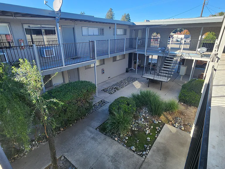 480 Lynn Way #10 — Photo 7