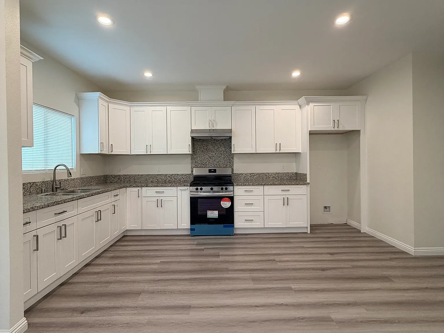 3 bed, 2.5 bath, 1000 sqft, $3,200 — Photo 2