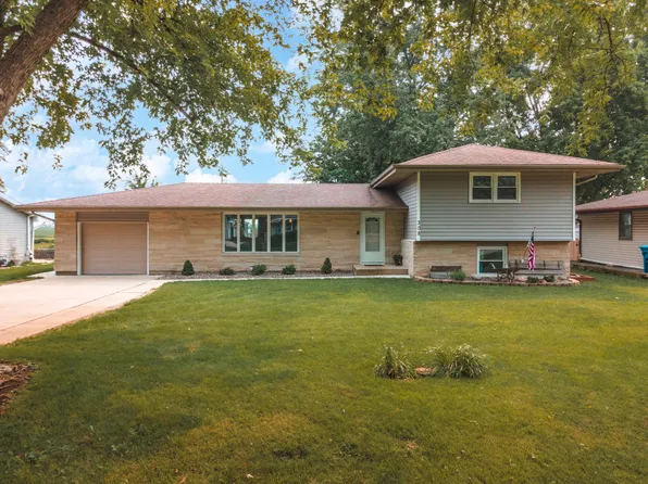308 S East St, Hudson, IL 61748