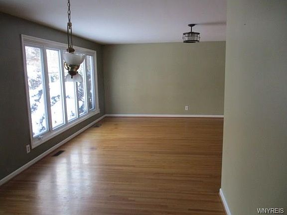 3rd image of 1351 Abington Pl