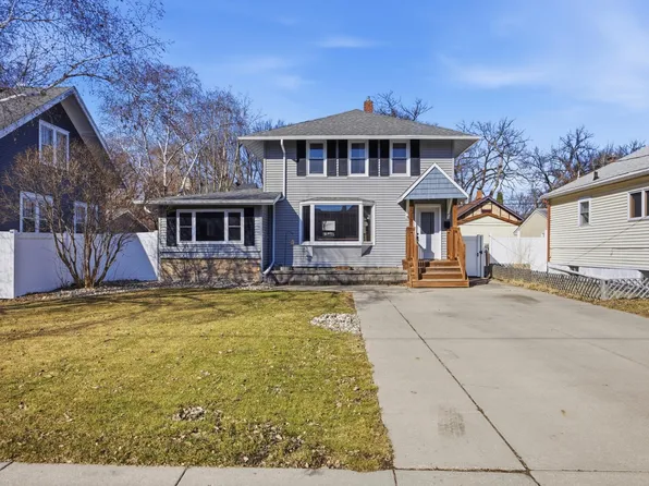 1311 5th St S, Fargo, ND 58103