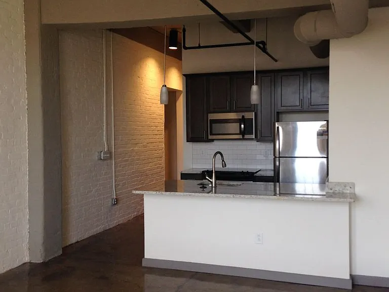 River Lofts West — Photo 1