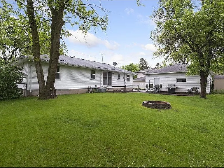 10682 Jefferson St NE — Photo 15