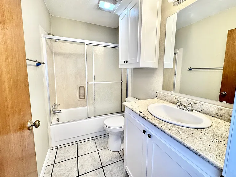 10734 Erin Vale Ave — Photo 11