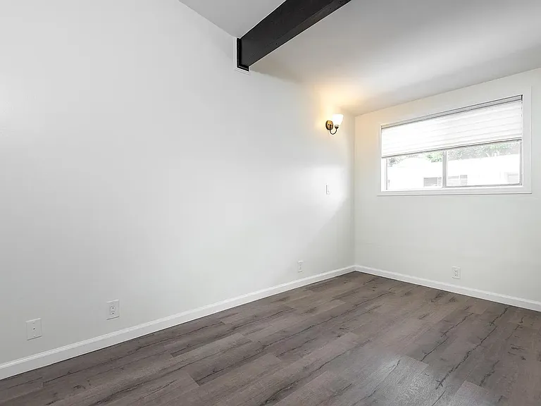 4040 Grand View Blvd #15 — Photo 9