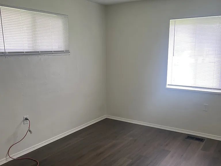 1115 Troy St #1 — Photo 7