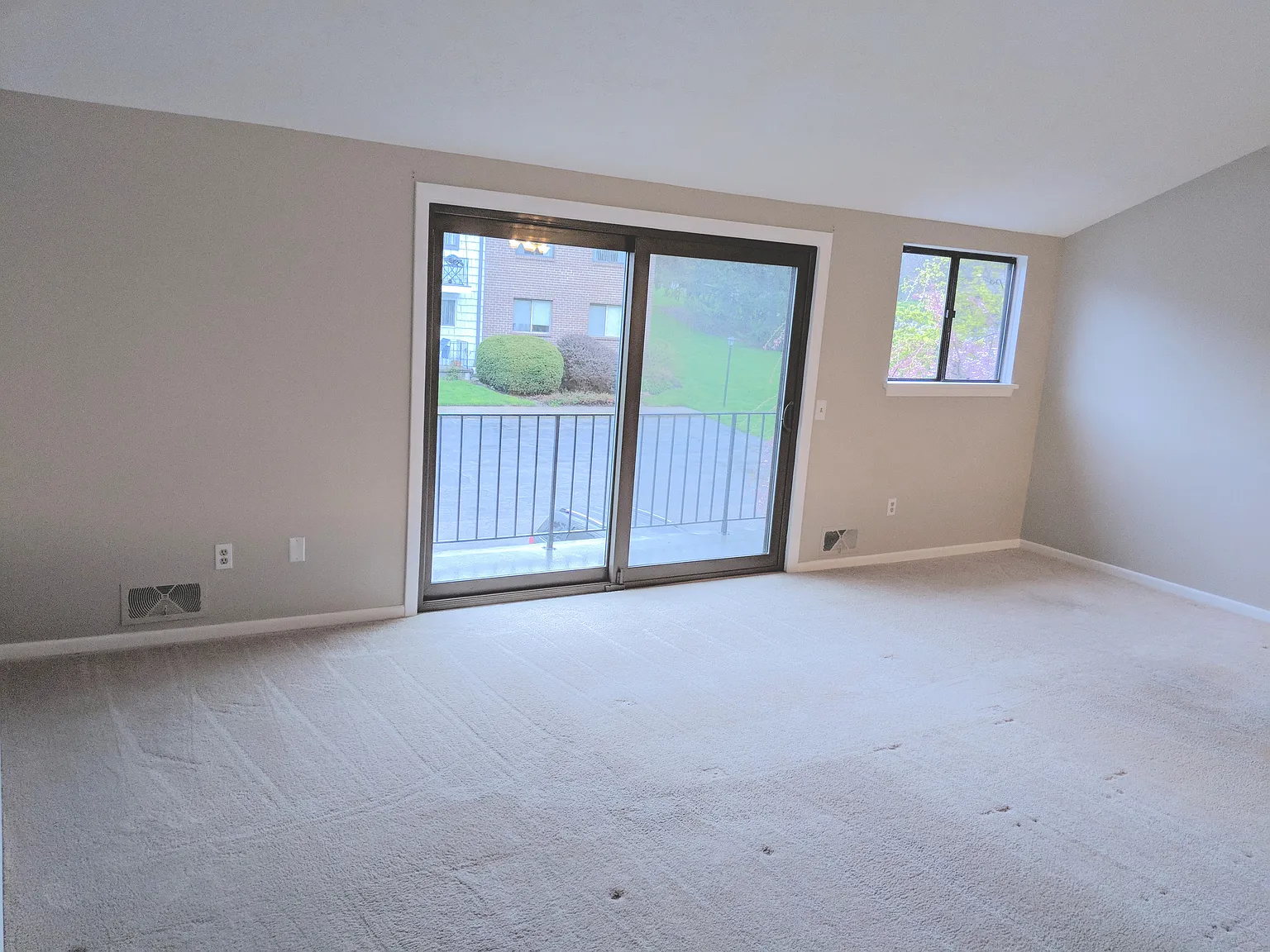 2 bed, 1395 sqft, $1,800 — Photo 3