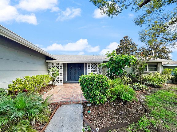 2nd image of 1031 Honeysuckle Rd