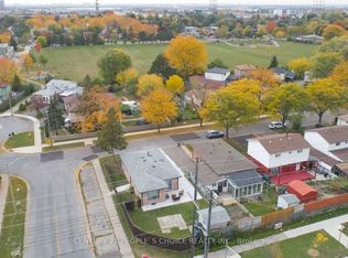 2 Betteridge Ln W, Toronto, ON M9V4E8