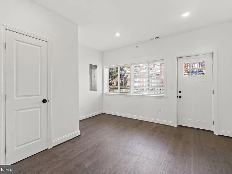 1008 Boyd St — Photo 9