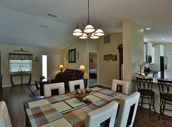 3rd image of 8 Bressler Ln