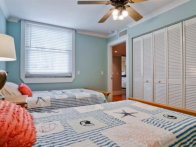 401 Palm Tree Dr — Photo 43