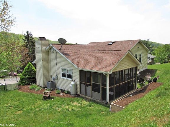2nd image of 415 Mulberry Dr