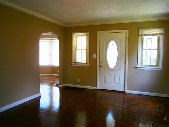 3rd image of 2853 Holmes Ave
