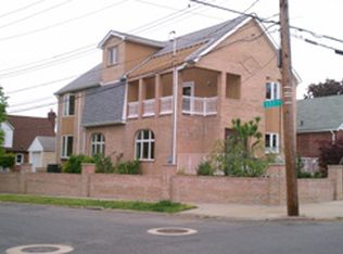 17044 Pidgeon Meadow Rd, Fresh Meadows, NY 11365