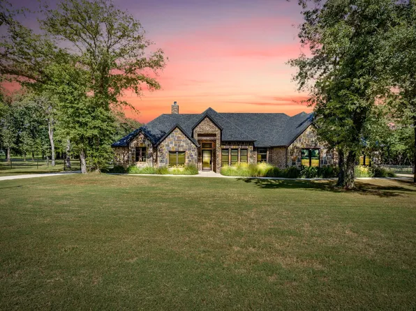 3131 Trailwood Dr E, Burleson, TX 76028