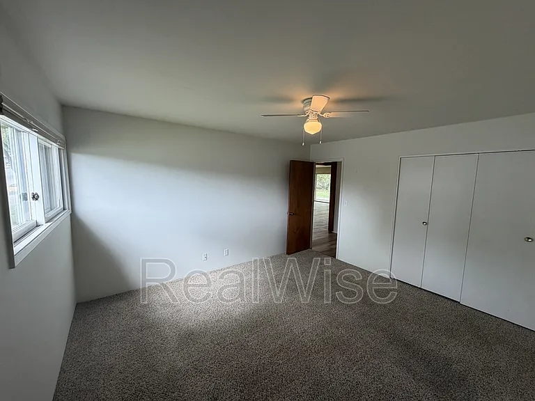 710 NW Midland Ave — Photo 34