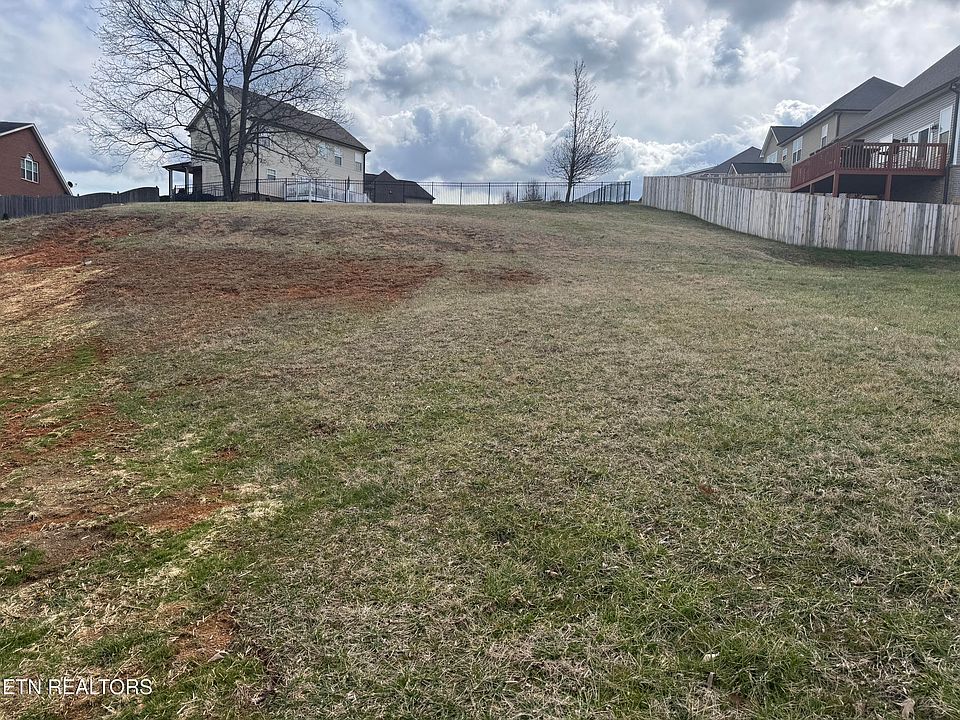 2nd image of 504 Tuxford Ln