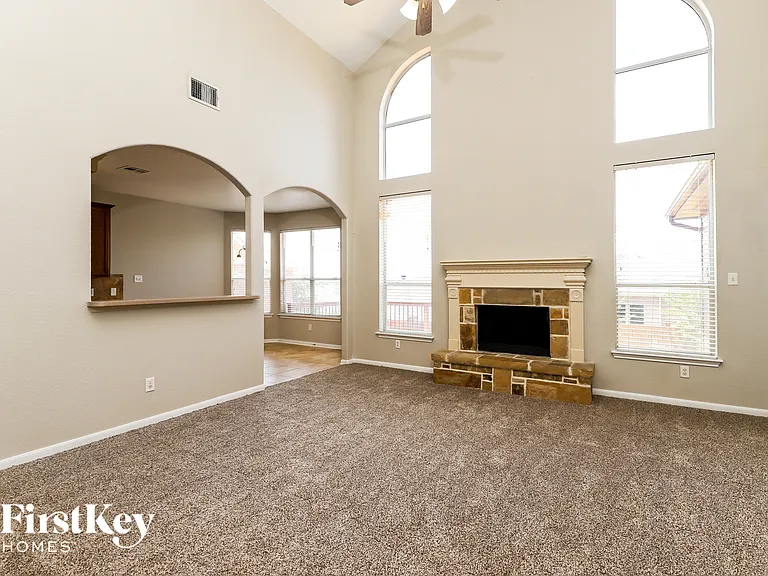 2225 Crary Mdw — Photo 3