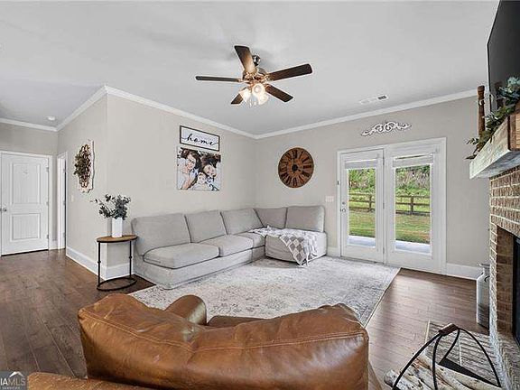 3rd image of 6414 Crosscreek Ln