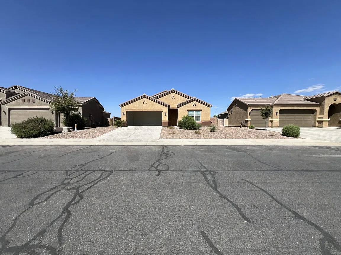 4 bed, 1854 sqft, $2,100 — Photo 3