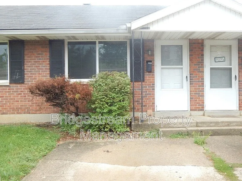 2 bed, 1.0 bath, $950 — Photo 1