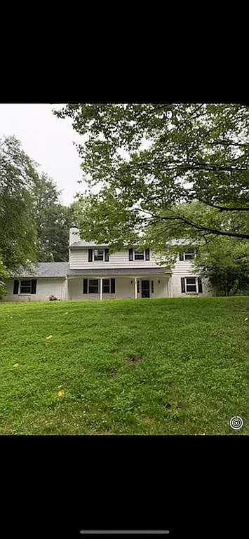 621 Woodview Dr photo 1