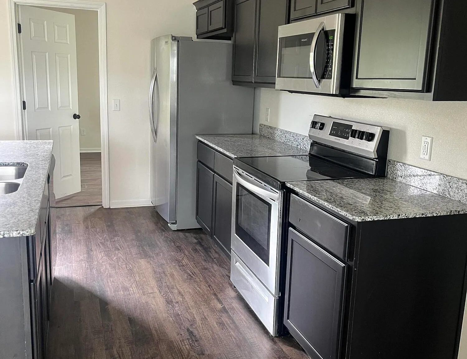 3 bed, 2.0 bath, 1180 sqft, $1,599 — Photo 3