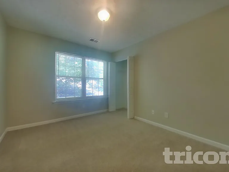 102 W Oaks Pl — Photo 8