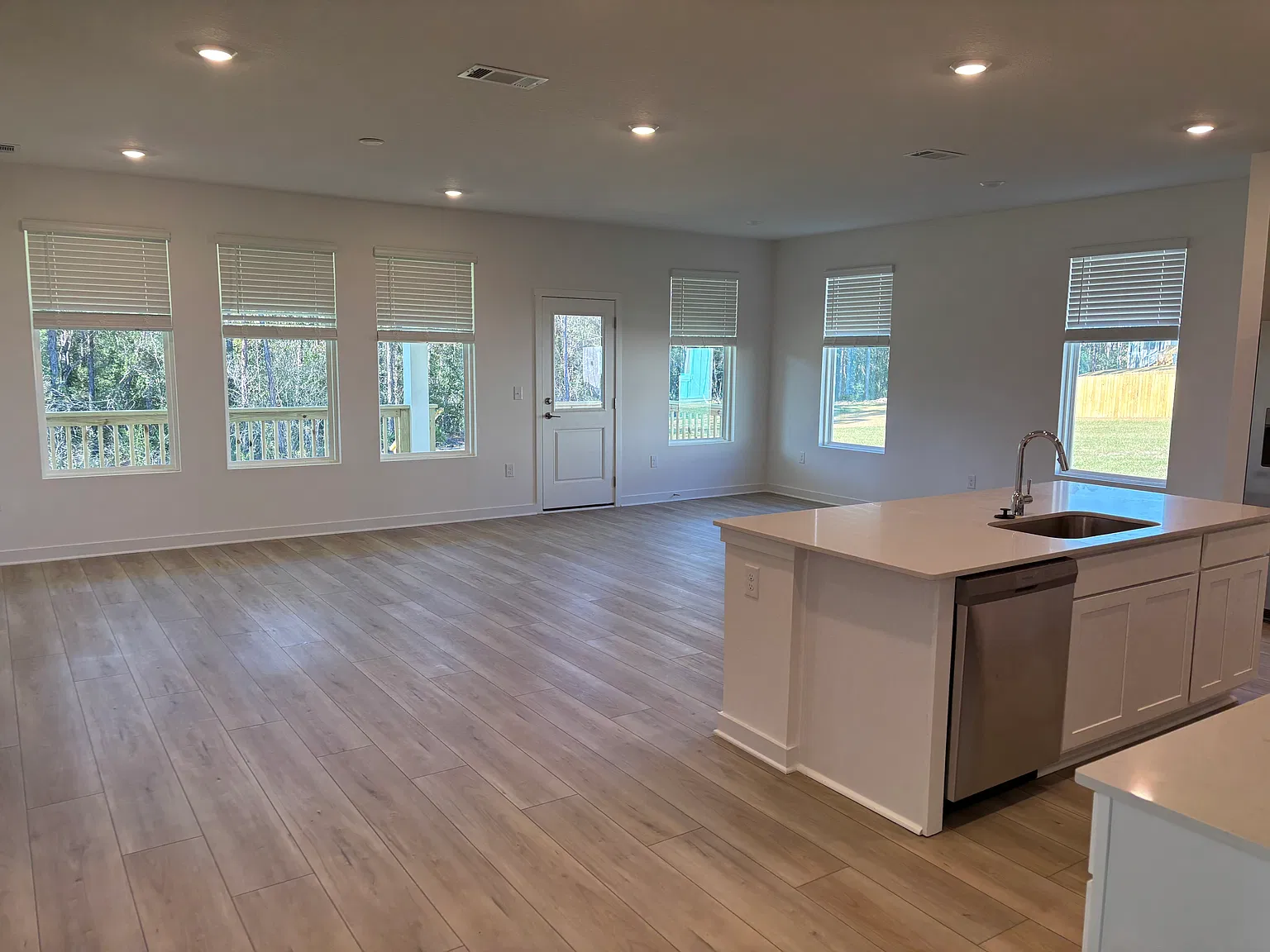 3 bed, 1891 sqft, $2,550 — Photo 4