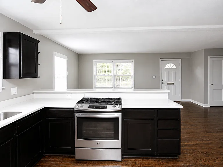 Warwick Court Townhomes — Photo 8