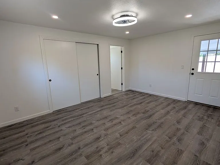 1420 Summers Ln — Photo 13