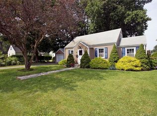 29 Maybrook Rd, Bridgeport, CT 06606